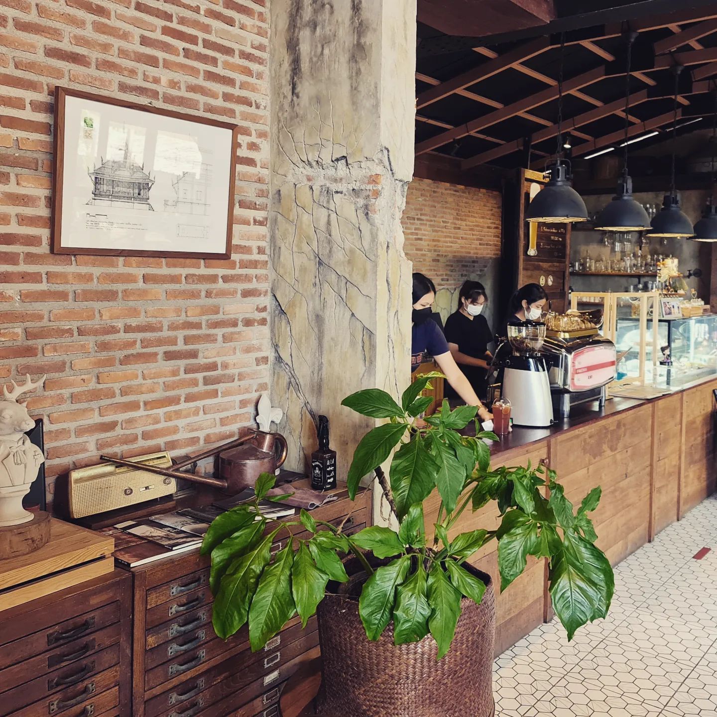 คาเฟ่สุพรรณบุรี-อำเภอเมือง-เติมกาแฟ