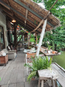 คาเฟ่สุพรรณบุรี ณ ทรี คาเฟ่