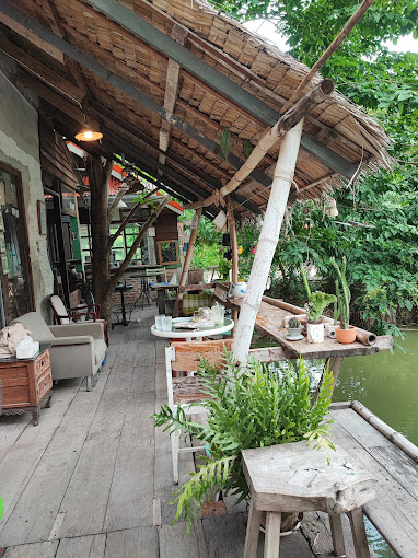 คาเฟ่สุพรรณบุรี ณ ทรี คาเฟ่