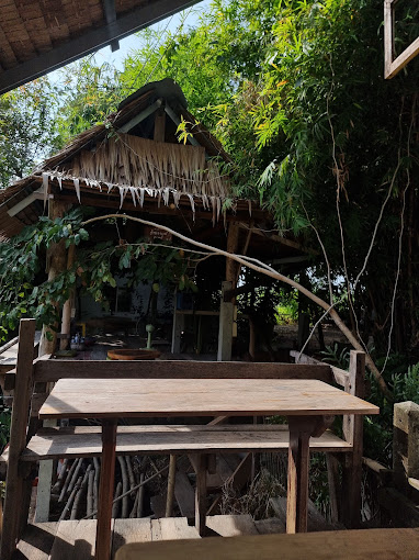 คาเฟ่สุพรรณบุรี ณ ทรี คาเฟ่