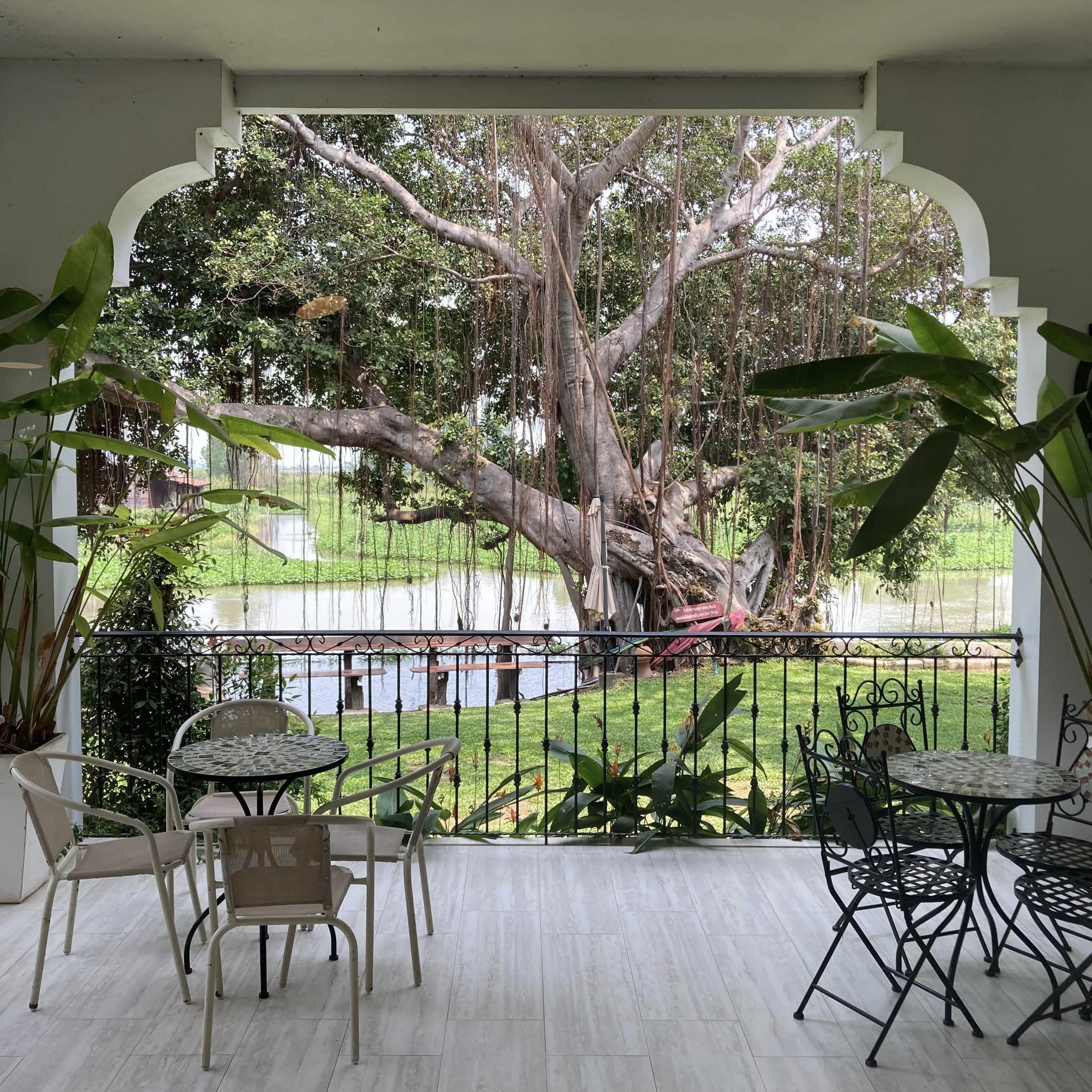 คาเฟ่สุพรรณบุรี สองพี่น้อง ขจี คาเฟ่