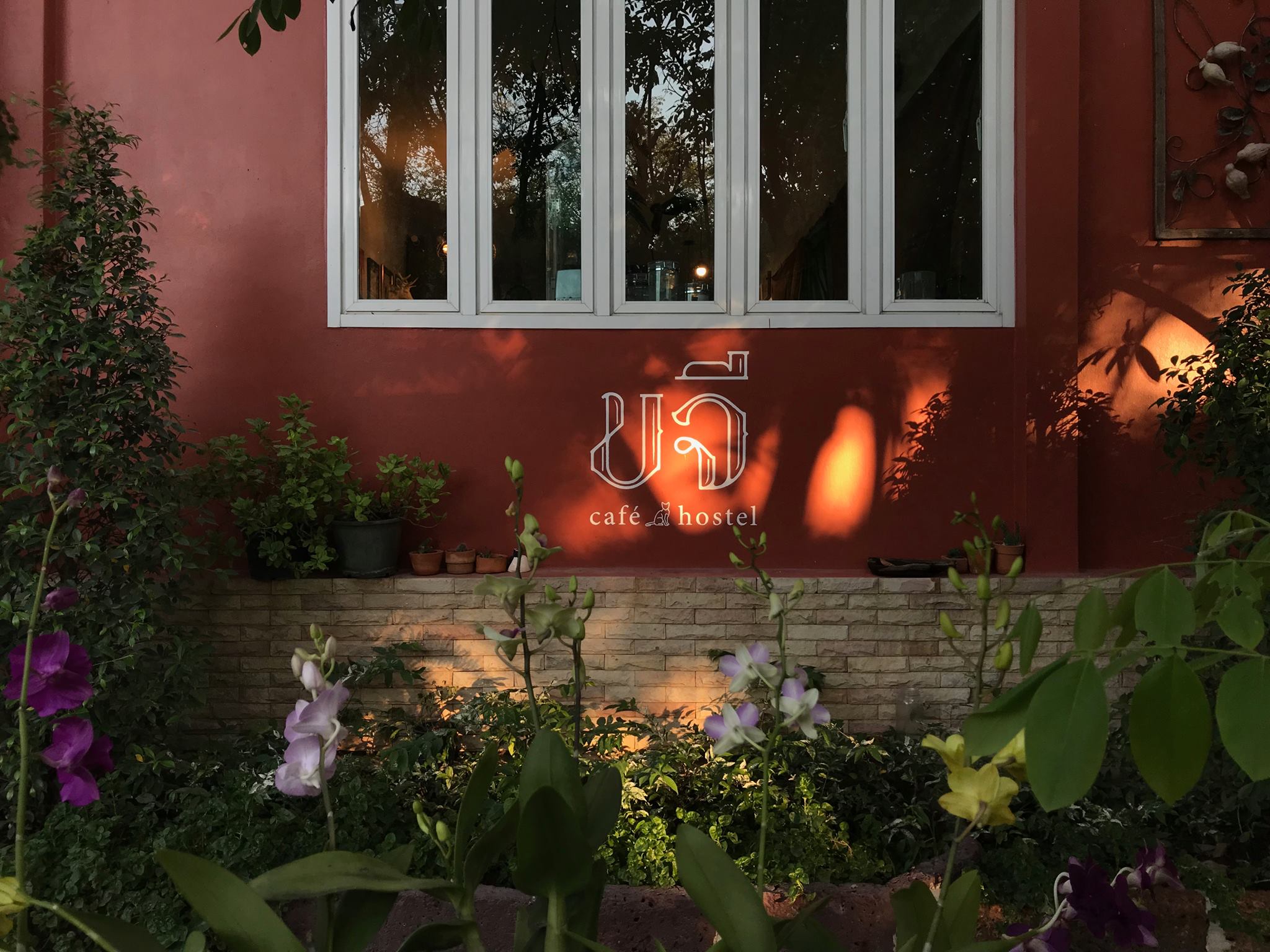 คาเฟ่สุพรรณบุรี สองพี่น้อง ขจี คาเฟ่