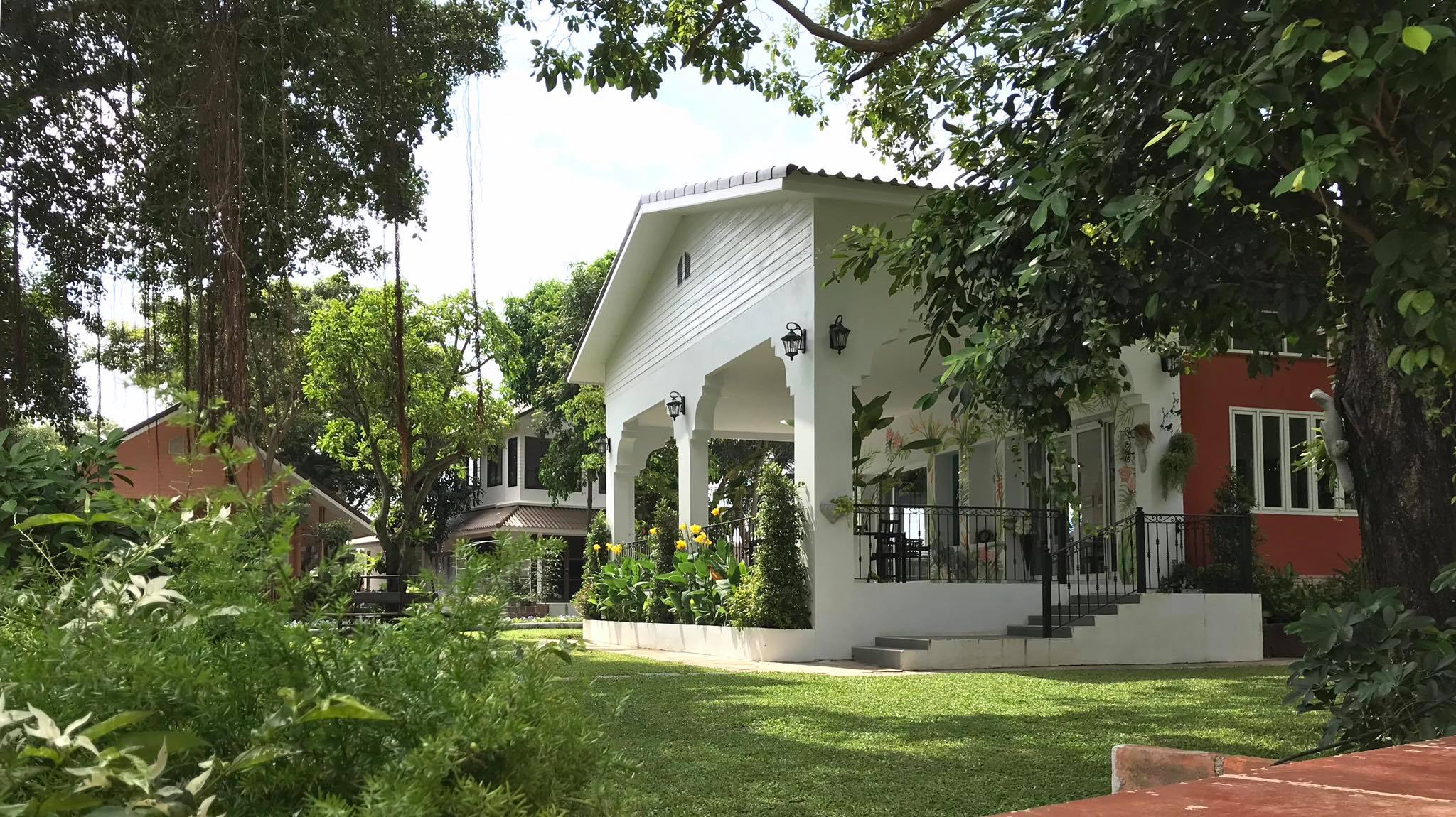 คาเฟ่สุพรรณบุรี สองพี่น้อง ขจี คาเฟ่