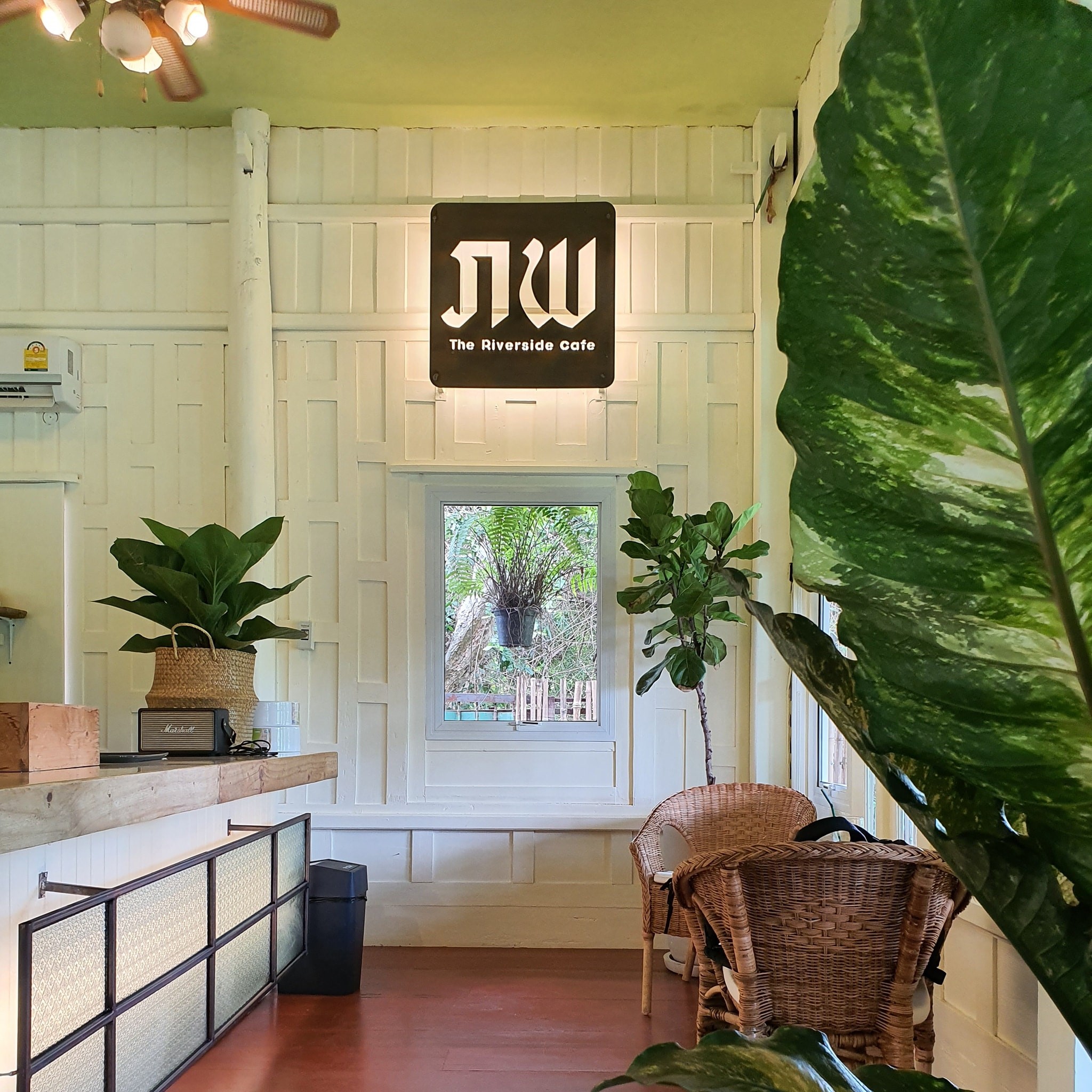 คาเฟ่สุพรรณบุรี ภพ คาเฟ่