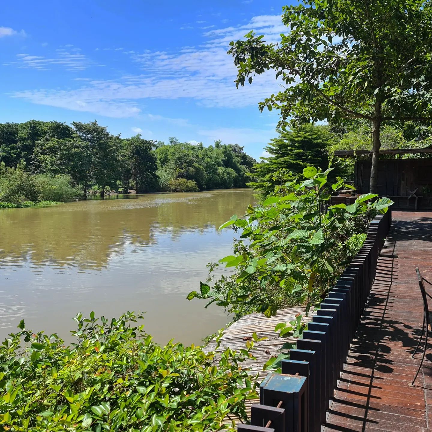 คาเฟ่สุพรรณบุรี ภพ คาเฟ่