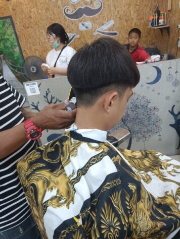 รองทรงกลางไว้ขอบ