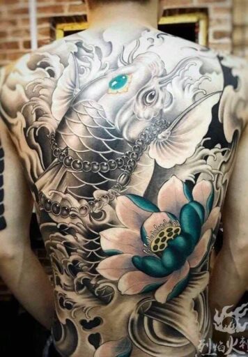 ลายสักปลาคราฟ หลัง ดอกบัว