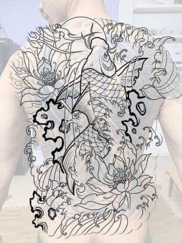 รอยสักปลาคราฟ หลัง