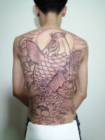 สักปลาคราฟ หลัง