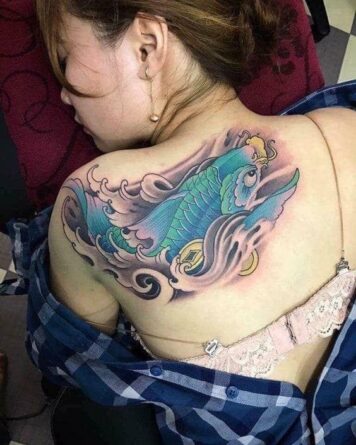 ลายสักปลาคราฟ ผู้หญิง